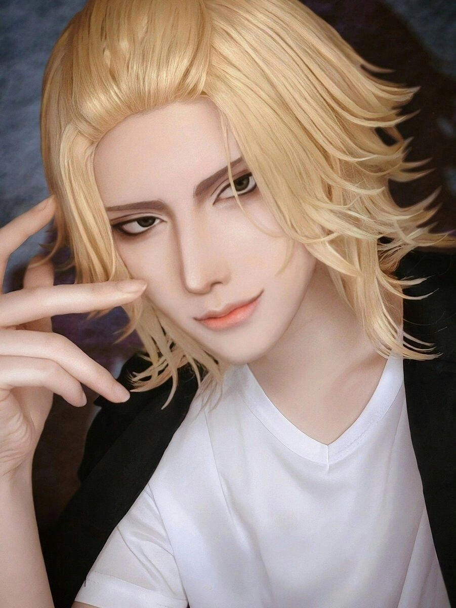 Cosplay Mikey Tokyo Revengers nổi bật giữa đám đông