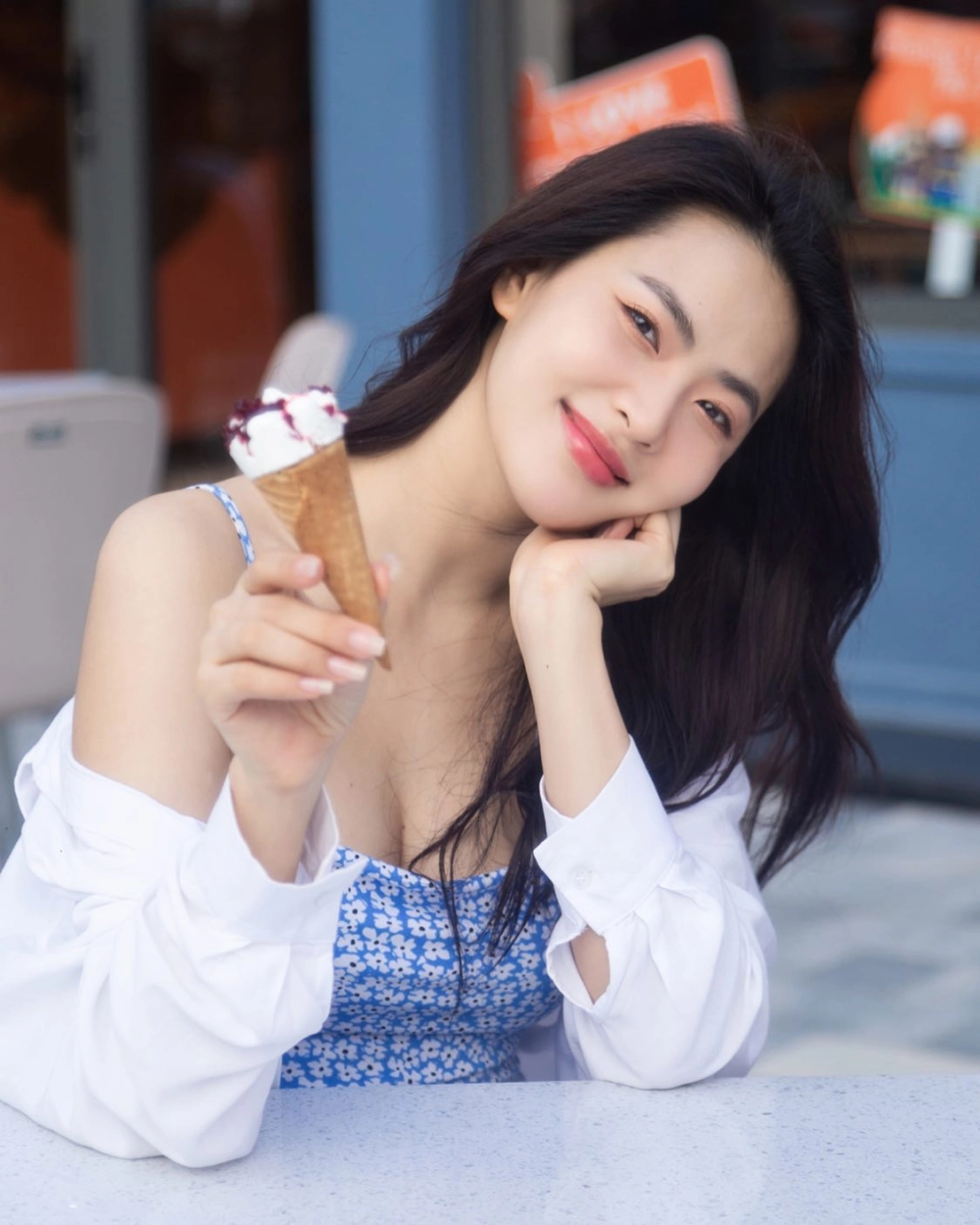 Minh Trang ca sĩ là một giọng hát đầy nội lực và cảm xúc đã chinh phục khán giả
