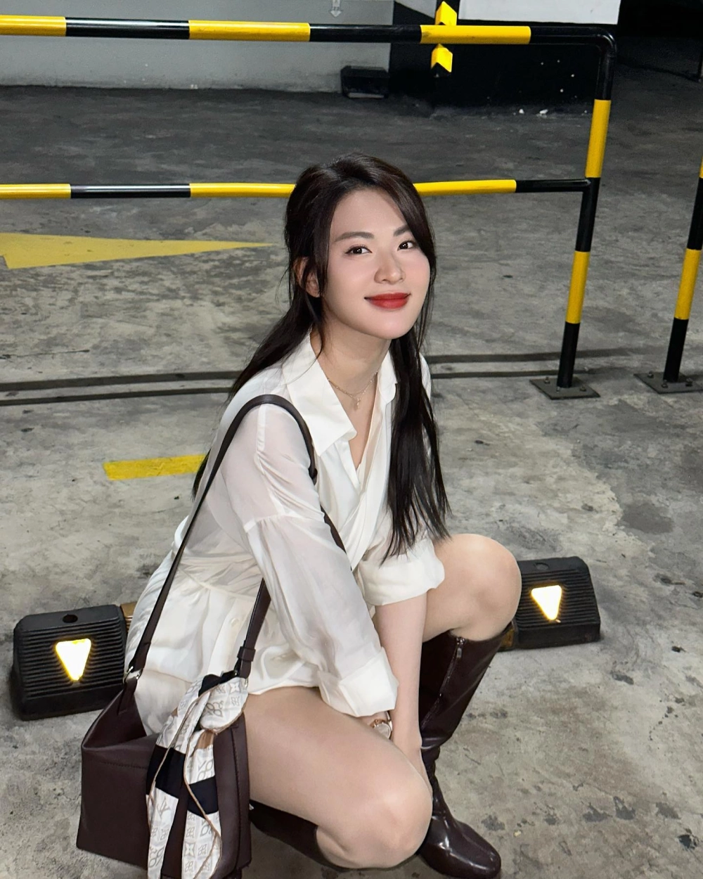 Hãy theo dõi Minh Trang official để cập nhật những thông tin mới nhất về cô