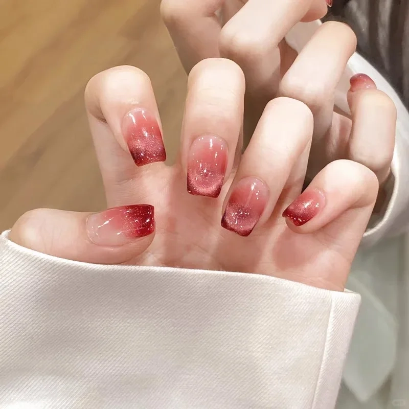 Nổi bật đầy cuốn hút cùng sơn nail ombre phá cách