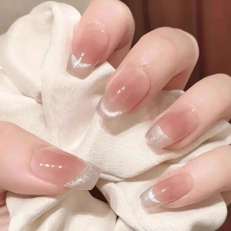 Kiểu mẫu móng ombre hồng hot nhất hiện nay