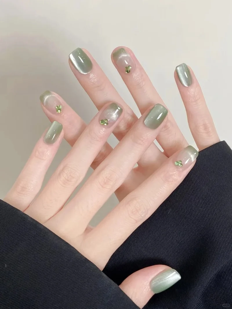 Biến hóa phong cách cùng mẫu móng tay mắt mèo cực thời thượng