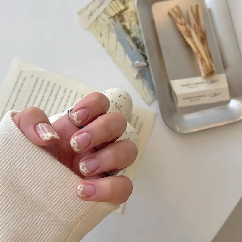 Tạo phong cách mới với mẫu móng bò sữa đẹp mỗi ngày