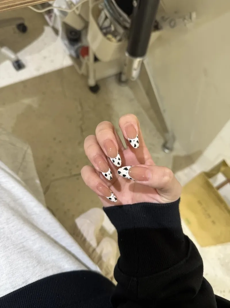 Mẫu nail đẹp bò sữa sẽ làm bạn thêm phần nổi bật