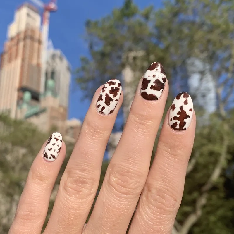 Tạo dấu ấn riêng với các mẫu nail bò sữa dễ thương