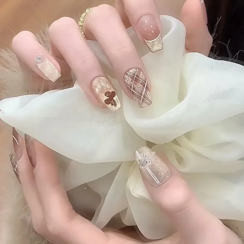 Đơn giản và dễ dàng với nail kẻ caro tại nhà
