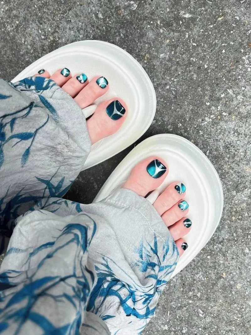 Cùng thử ngay nail móng chân dễ thương cho đôi chân thêm xinh