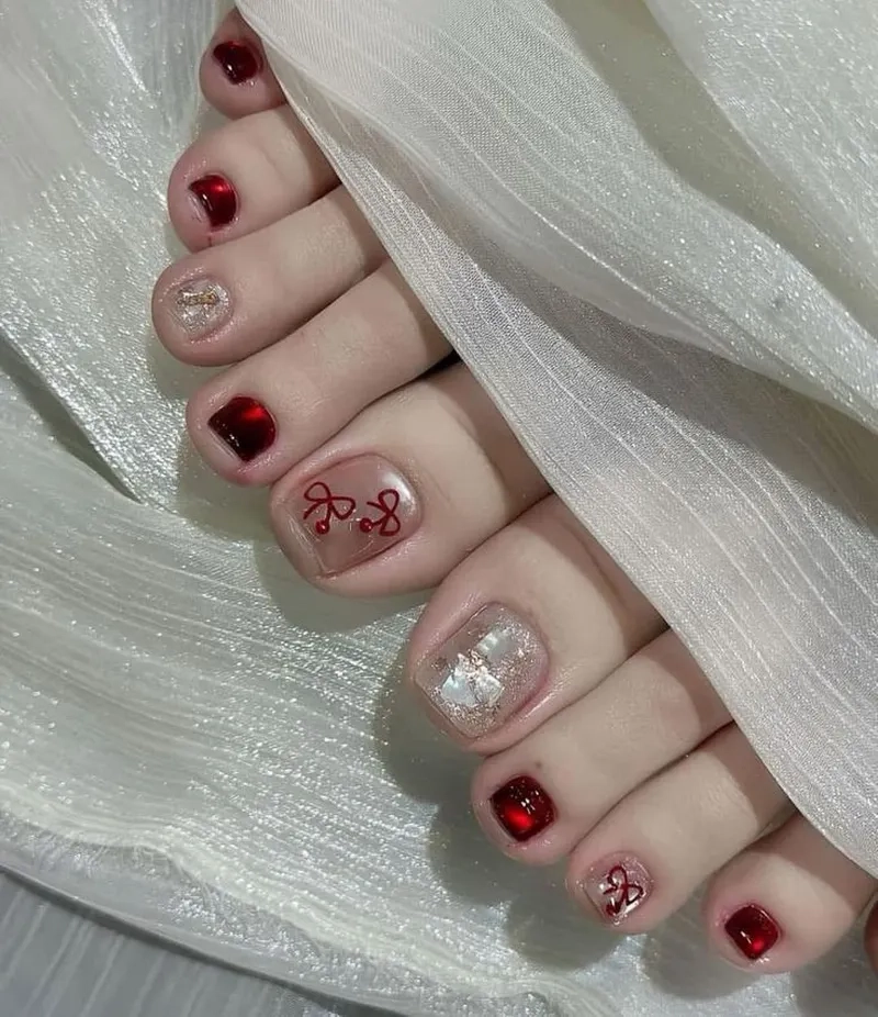 Nail móng chân đỏ giúp nàng tự tin sải bước mọi nơi