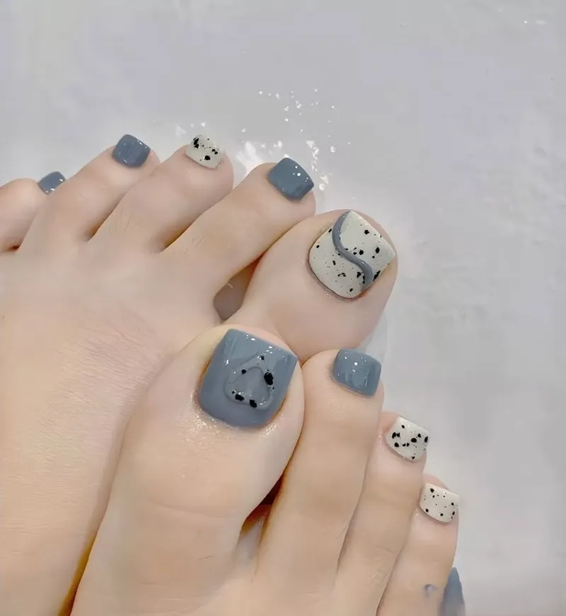 Gây ấn tượng cực mạnh với nail chân màu xanh ngọc