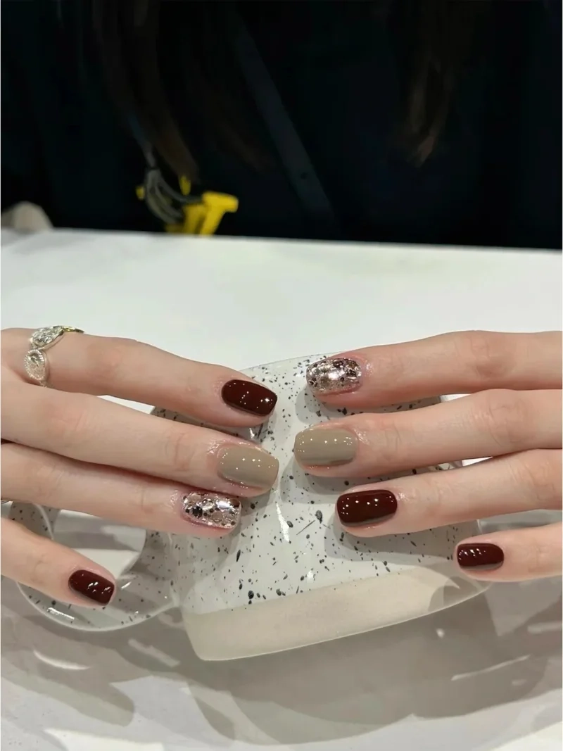 Gợi ý mix & match cực đẹp với màu nail hợp da ngăm