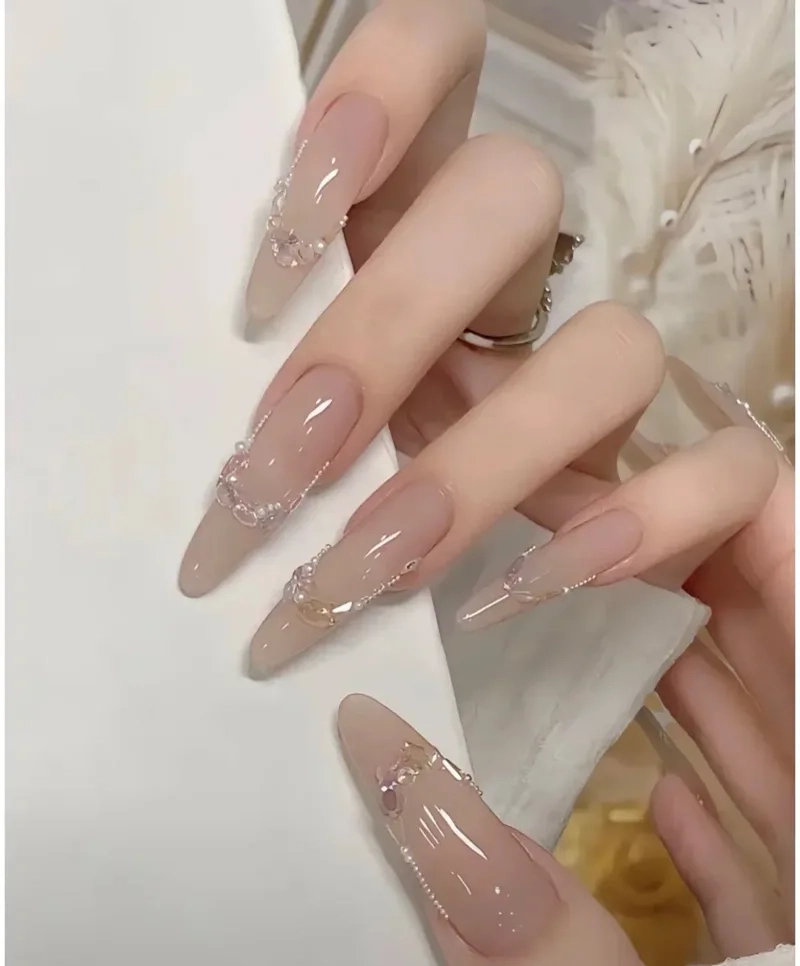Khám phá mẫu móng tay dài sang chảnh cho mỗi dịp