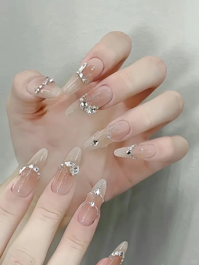 Mẫu nail cho móng dài cho bạn phong cách mới