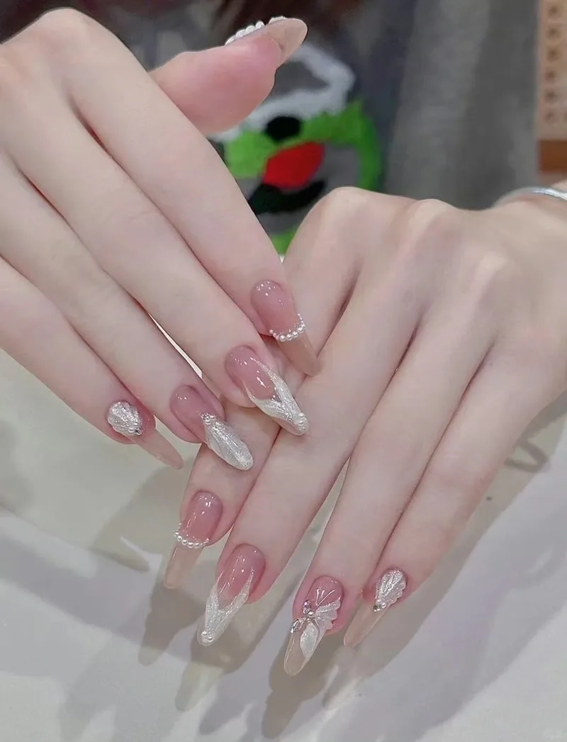 Đơn giản nhưng cá tính với mẫu nail cute dài