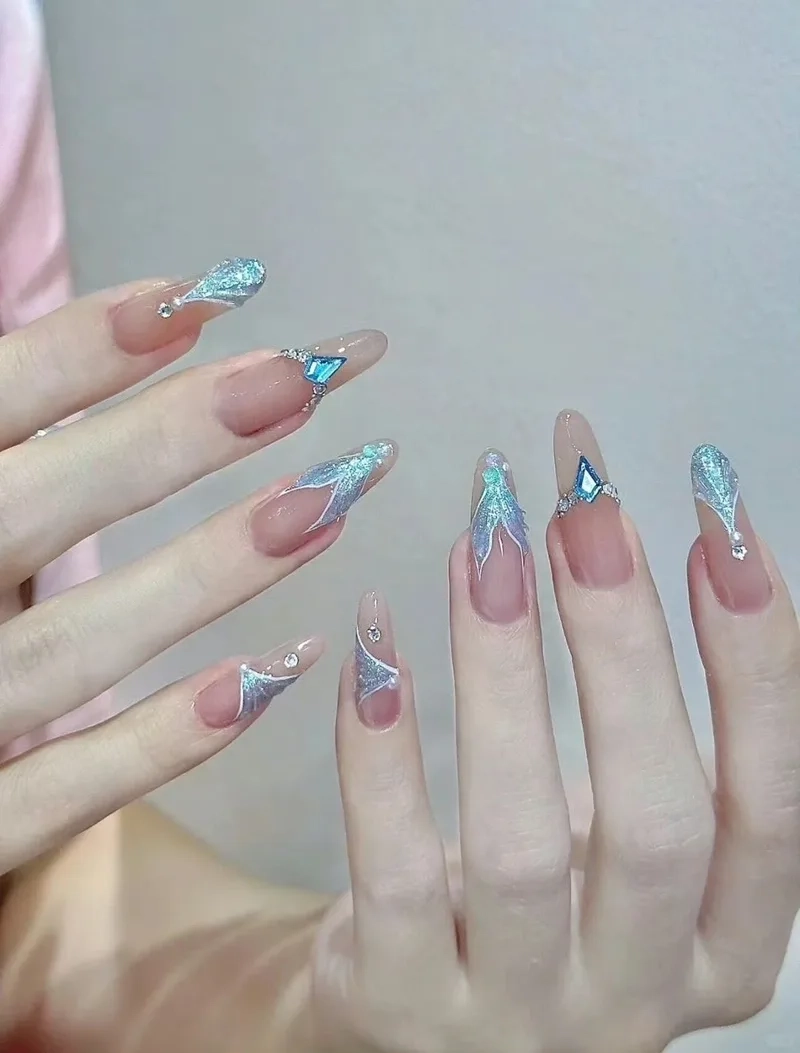 Mẫu nail đẹp dài cho đôi tay thêm phần quyến rũ