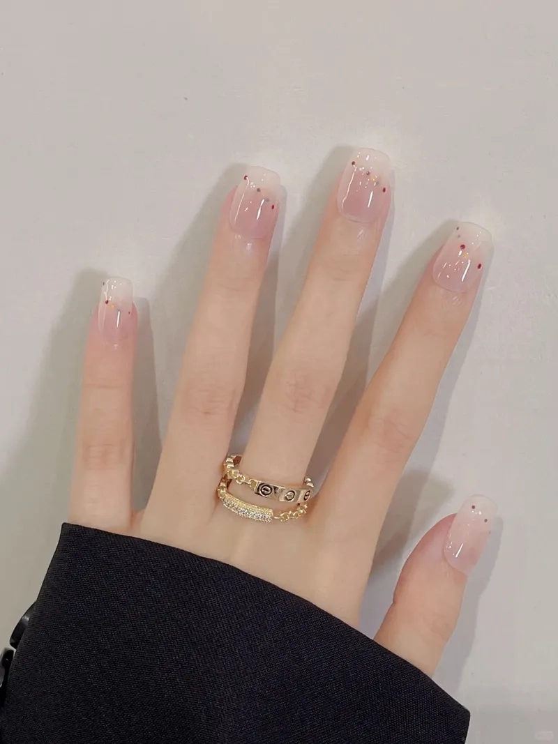 Tôn lên vẻ đẹp tự nhiên với mẫu nail đầu móng trắng đẹp
