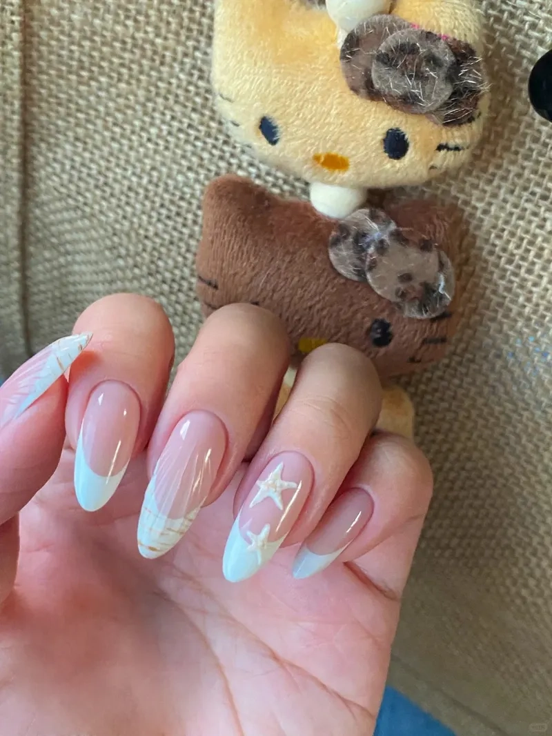 Nàng đã thử kiểu nail trắng đầu móng thời thượng chưa