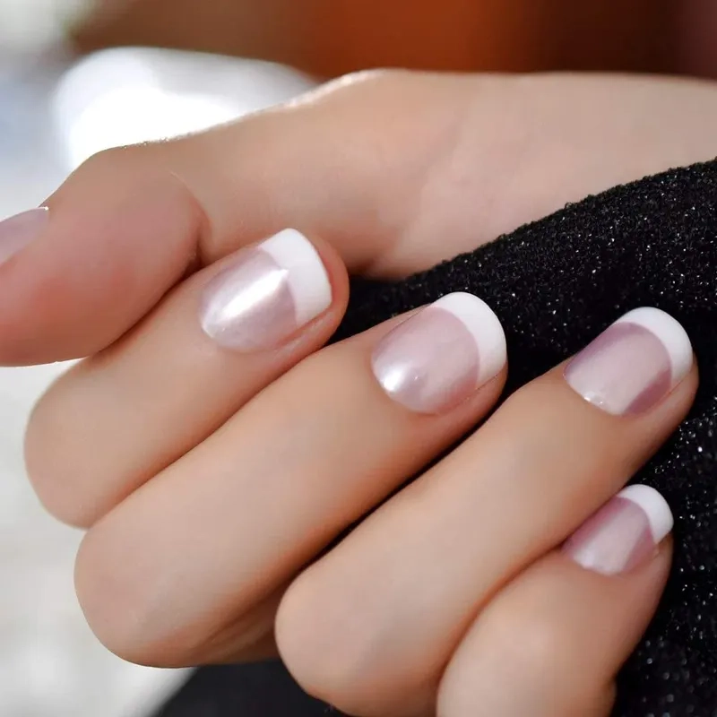 Hút mắt với sơn đầu móng trắng đẹp sang chảnh