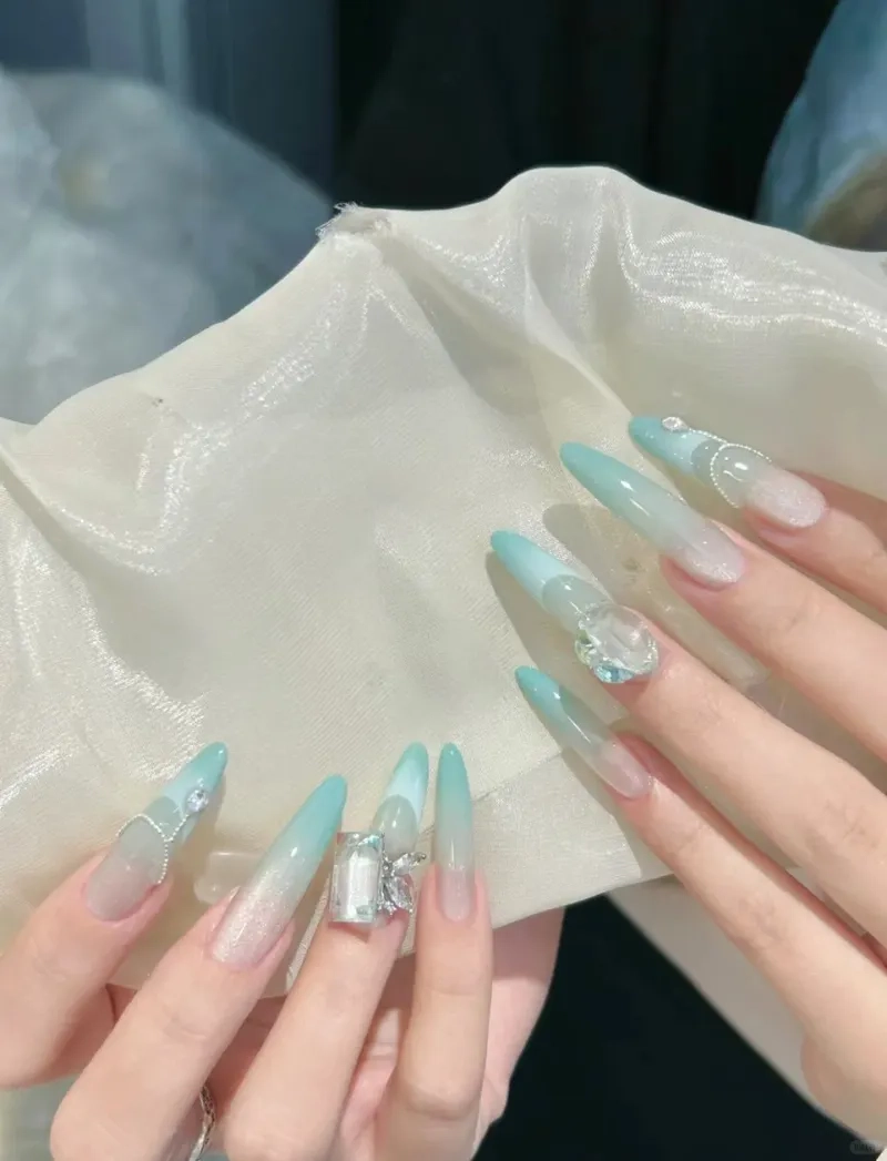 Chọn mẫu nail đi biển đẹp để tạo điểm nhấn đặc biệt trong chuyến đi