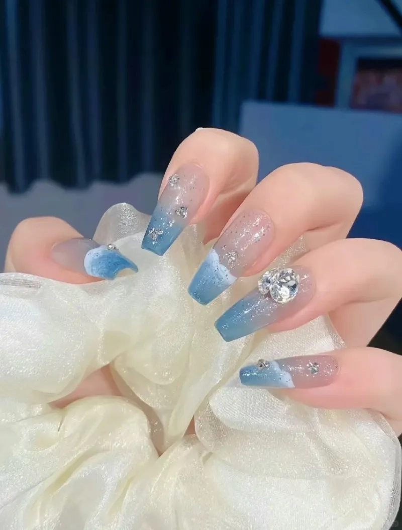 Tạo ấn tượng ngay lập tức với nail đi biển đẹp, tươi tắn cho mùa hè
