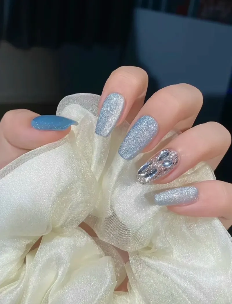 Sở hữu nail đẹp đi biển với các màu sắc sáng tạo, quyến rũ mọi ánh nhìn