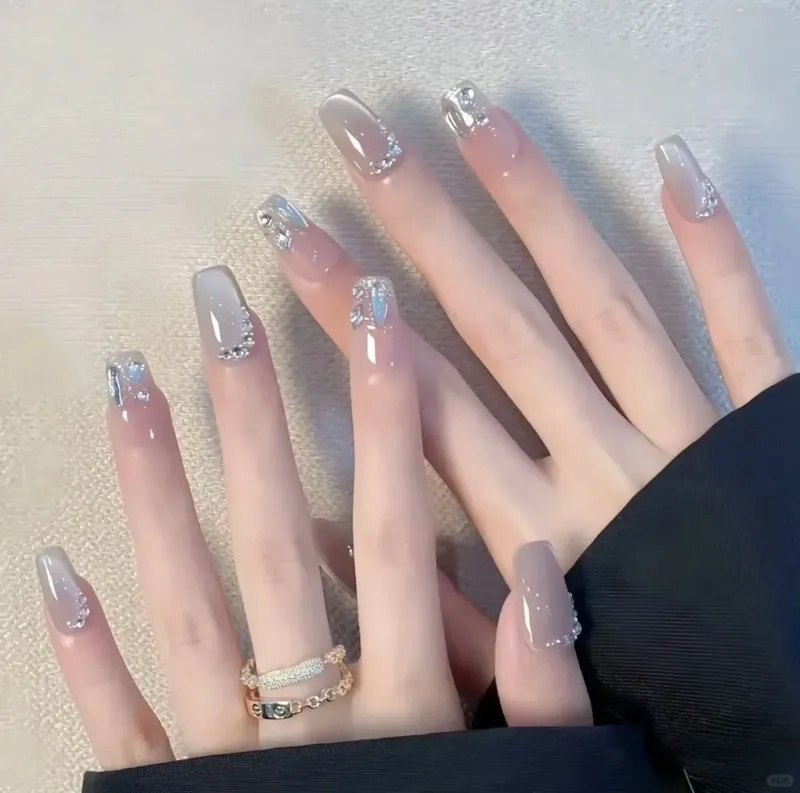 Khám phá những mẫu nail đi biển đáng yêu, phù hợp với mọi phong cách