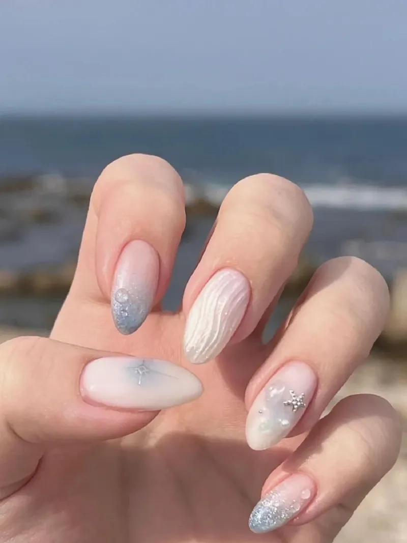 Đừng bỏ lỡ những mẫu nail đẹp đi biển để tô điểm thêm sự quyến rũ cho bạn