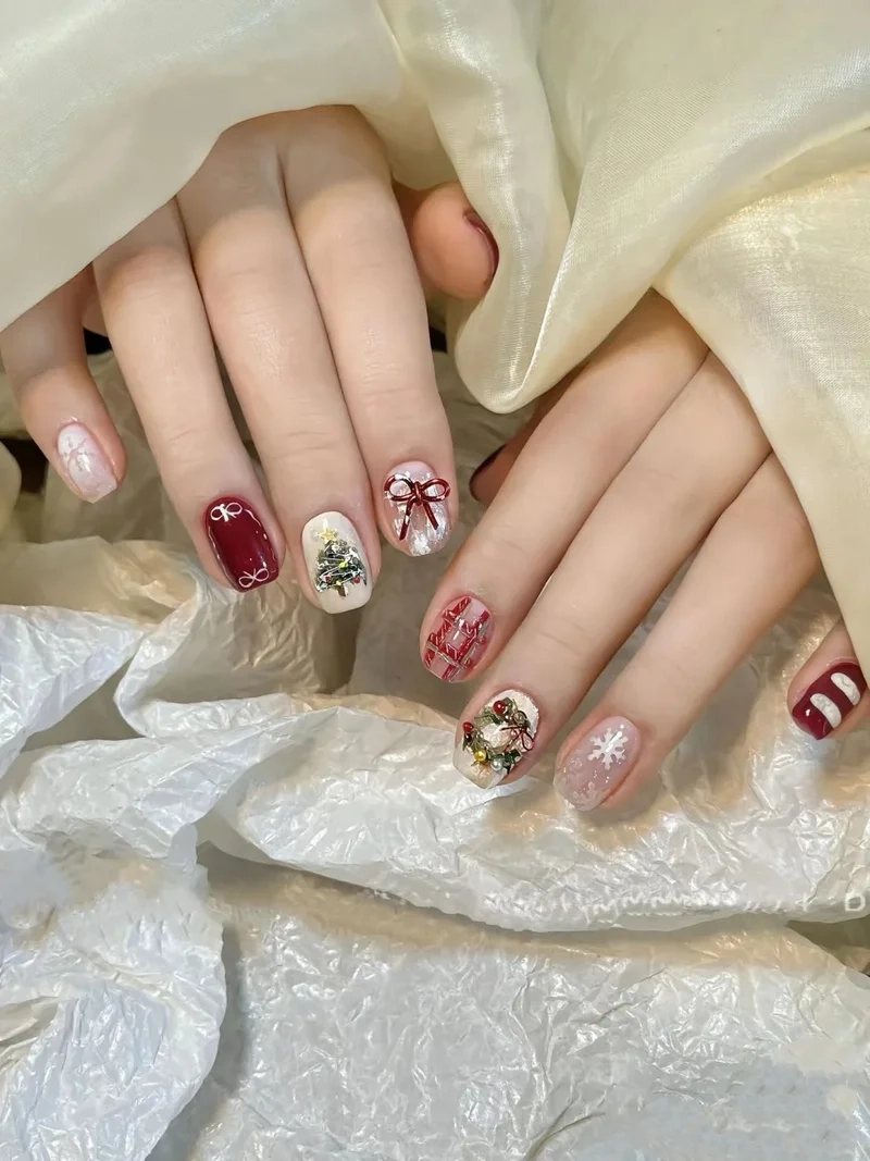 Mê mẩn trước loạt hình móng tay noel dễ thương