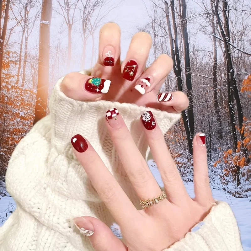 Đừng bỏ lỡ những kiểu móng tay chơi noel cực xinh