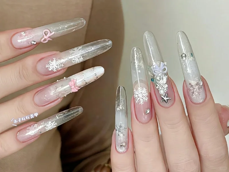 Gợi ý set mẫu móng tay đẹp noel dễ phối trang phục