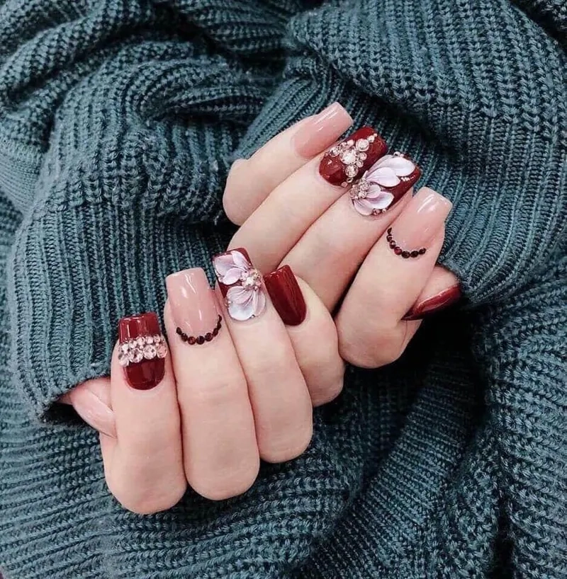 Móng đắp hoa ấn tượng, nàng đã thử phong cách này chưa