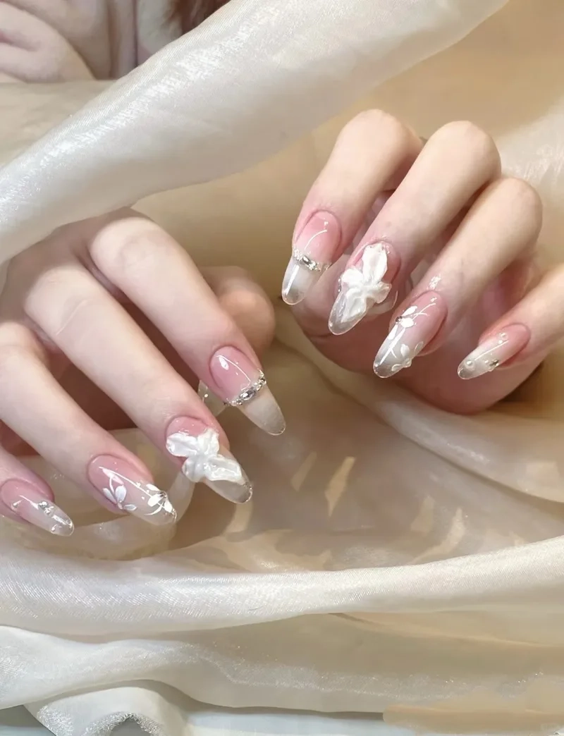 Mẫu móng hoa bột đang được nhiều cô gái yêu thích