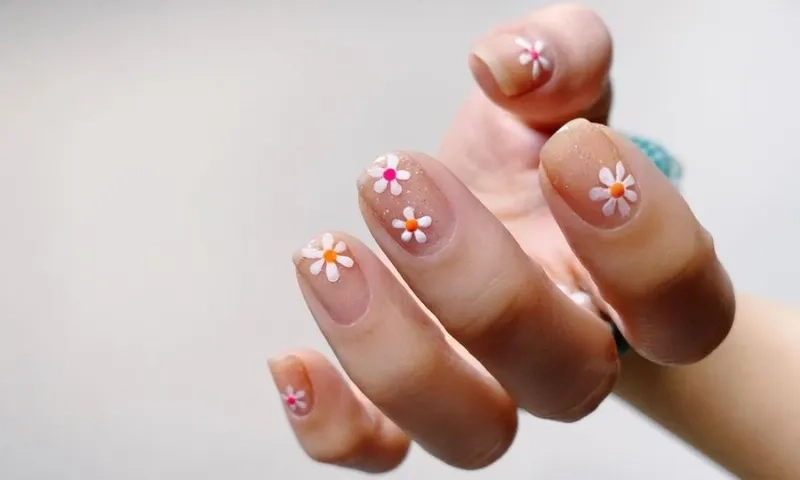 Tinh khôi như nàng thơ với móng tay cúc hoạ mi