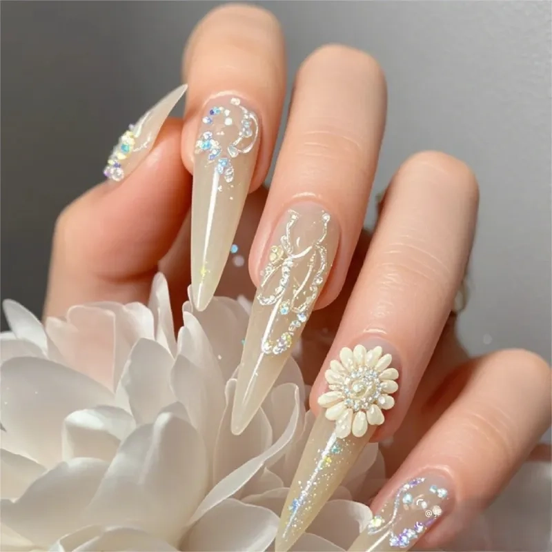 Tinh tế mọi góc nhìn cùng mẫu nail hoa cúc đẹp