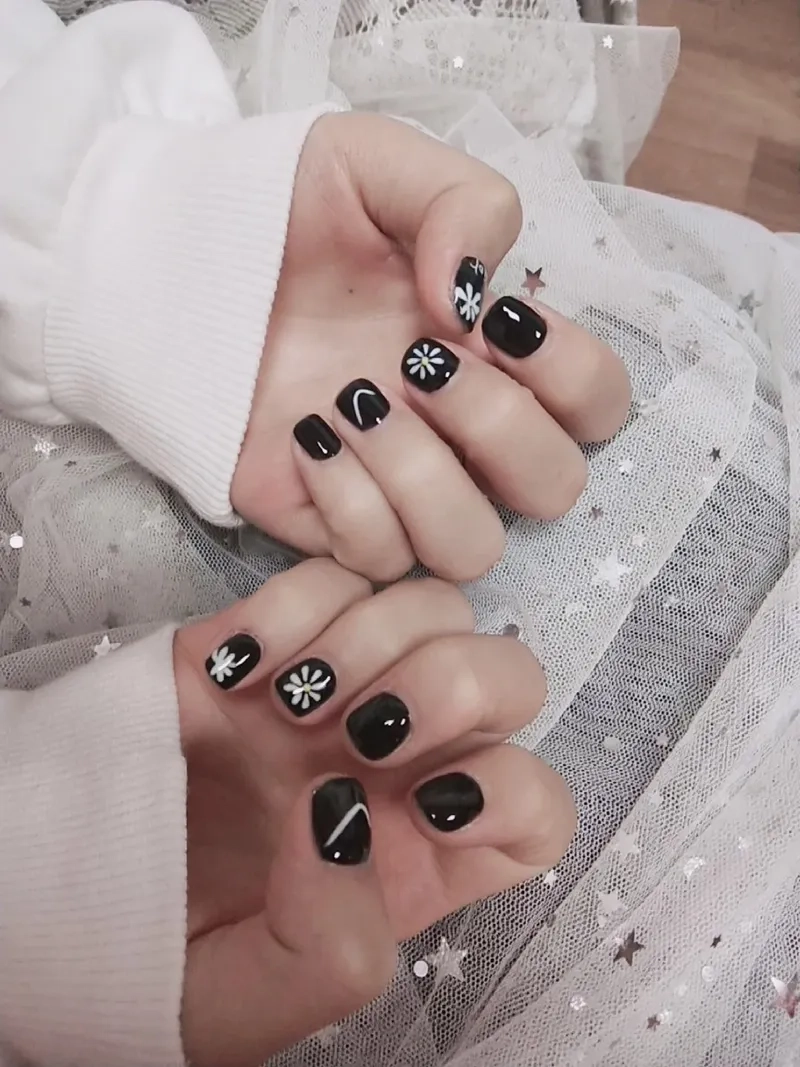Cực phẩm mùa xuân là nail bông cúc