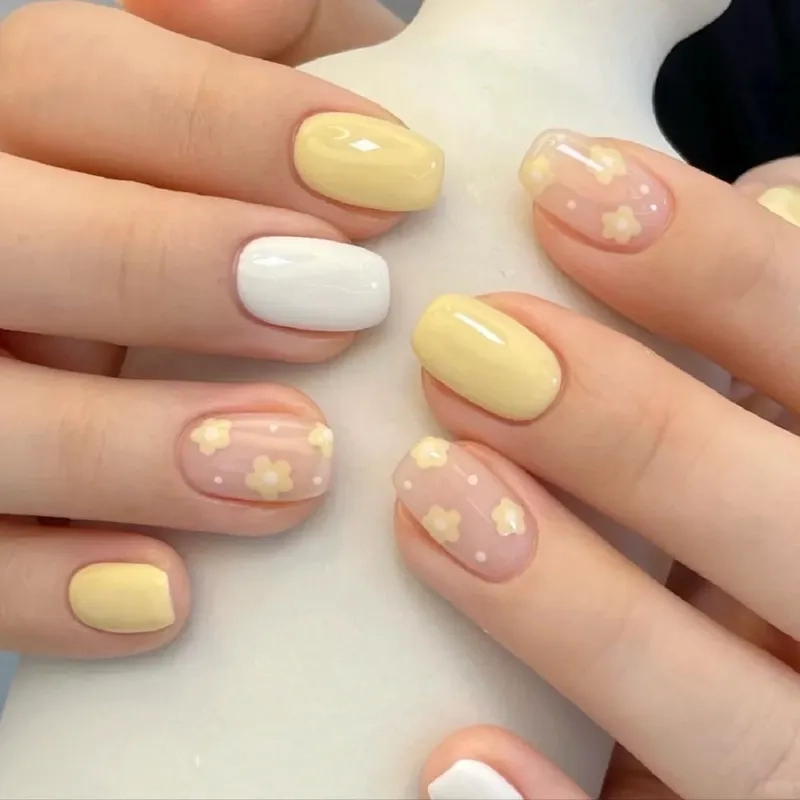 Sáng tạo mới lạ cùng vẽ nail hoa cúc