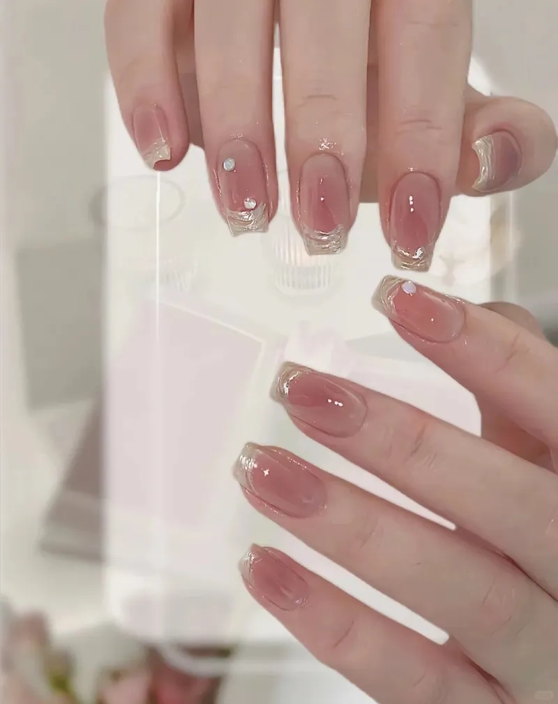 Khám phá những mẫu nail màu nude cực kỳ ấn tượng