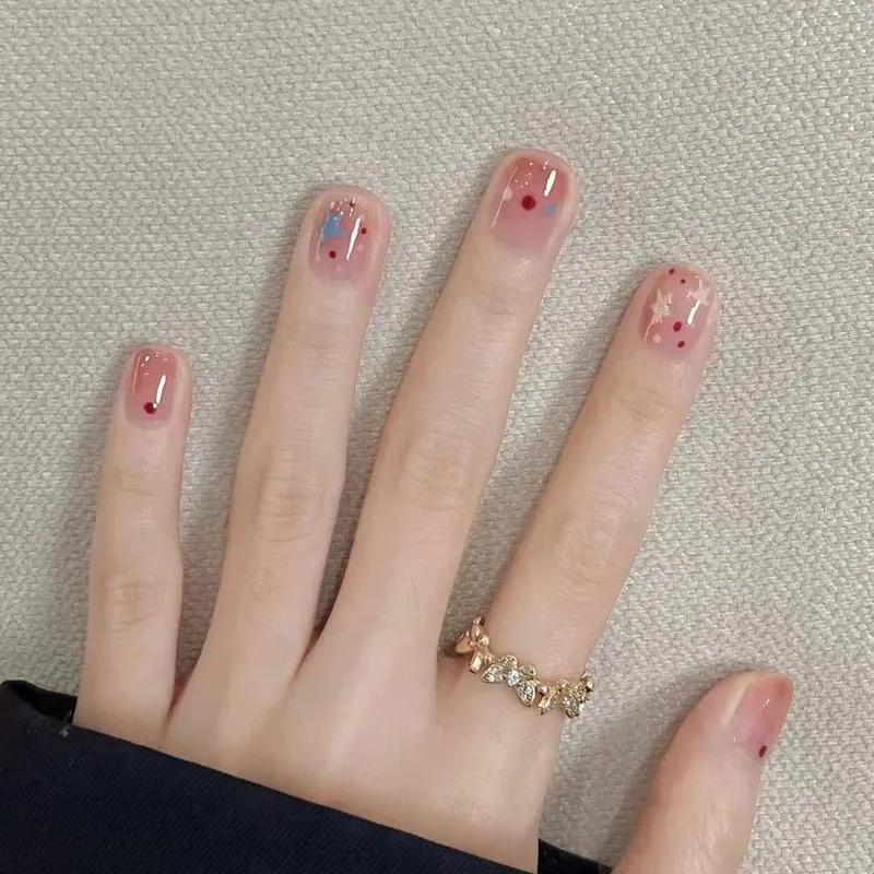 Mẫu nail đơn giản màu pastel là lựa chọn tuyệt vời cho nàng thích sự tối giản