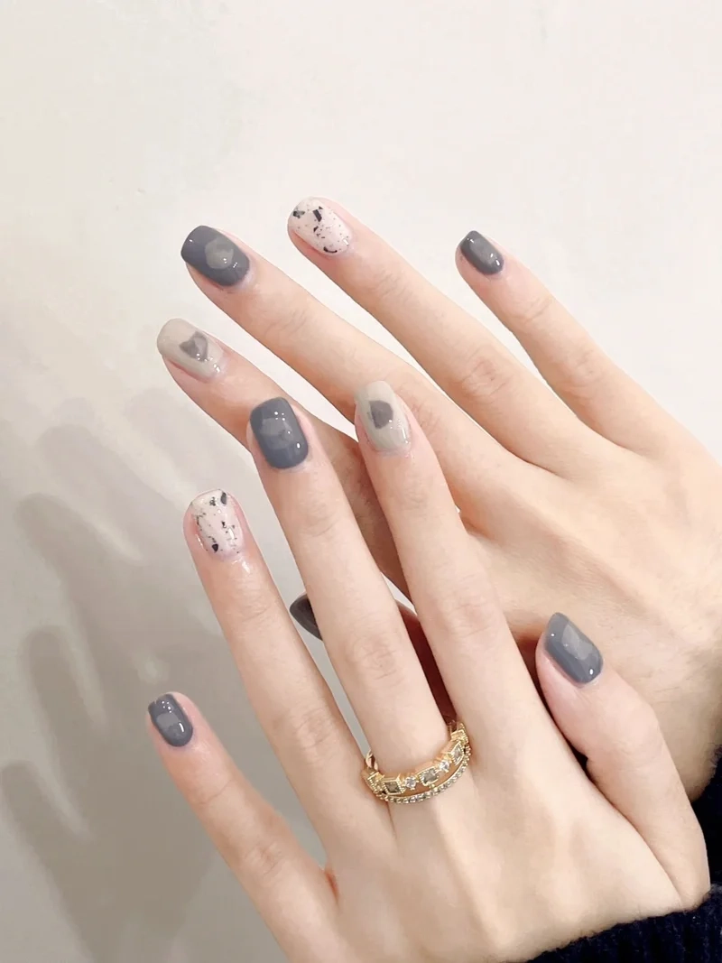 Cập nhật ngay những mẫu nail màu xám đẹp nhất hiện nay