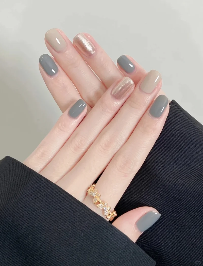 Thanh lịch thời thượng với sơn móng màu xám