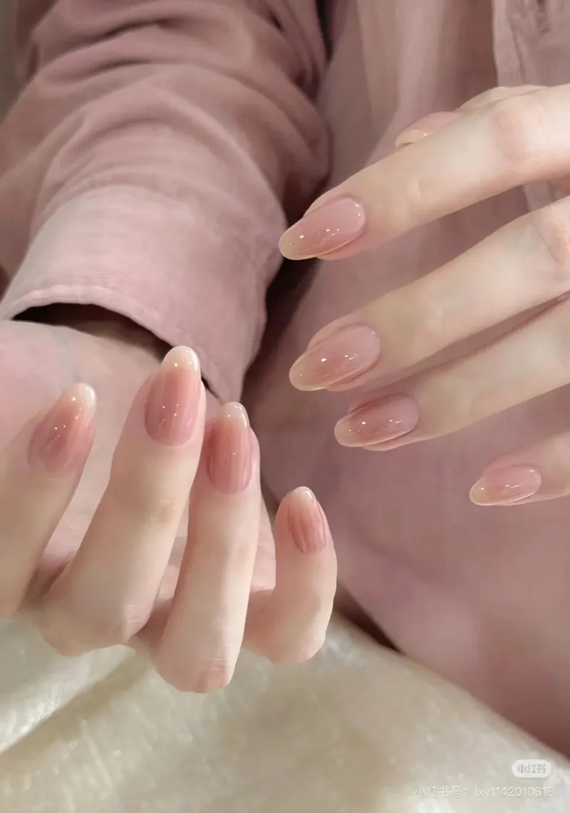 Mẫu móng tròn đơn giản nhưng vẫn giúp nàng tỏa sáng mọi lúc