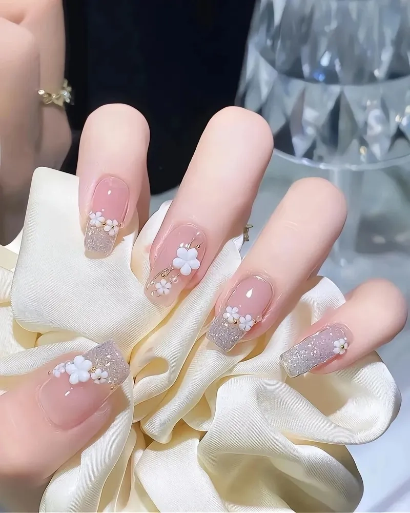 Trở nên thời thượng với mẫu nail vuông ngắn