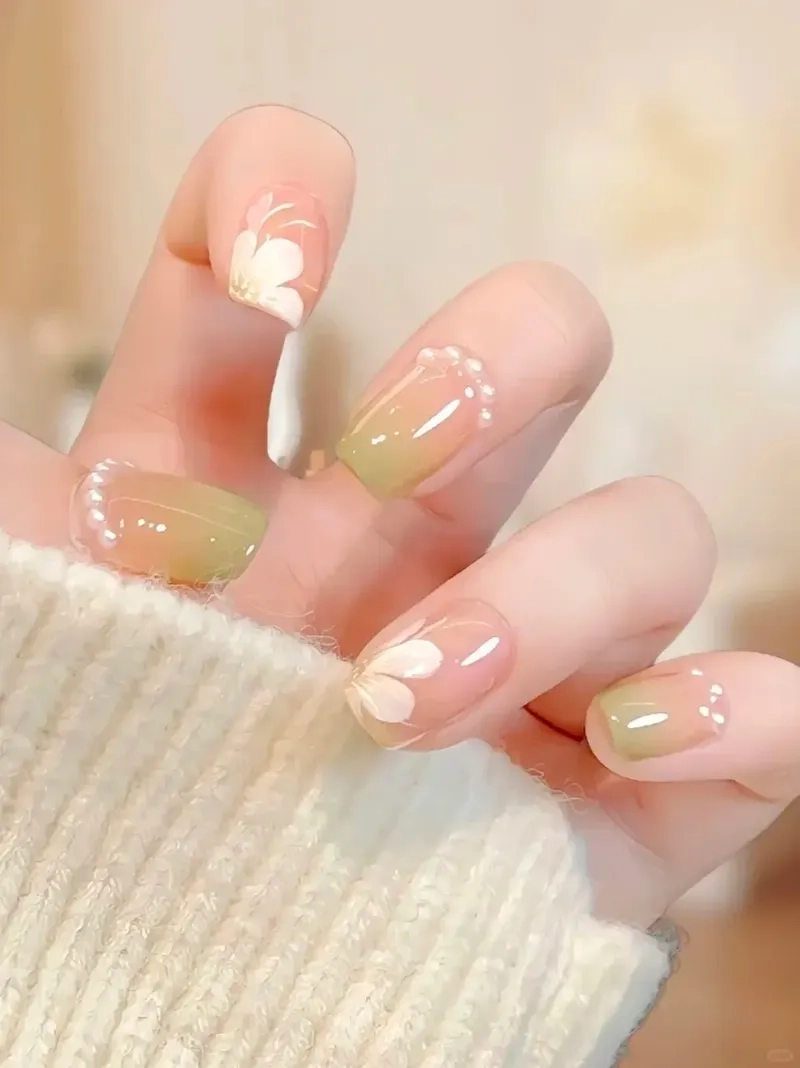 Hút mắt với nail vuông ngắn đầy tinh tế