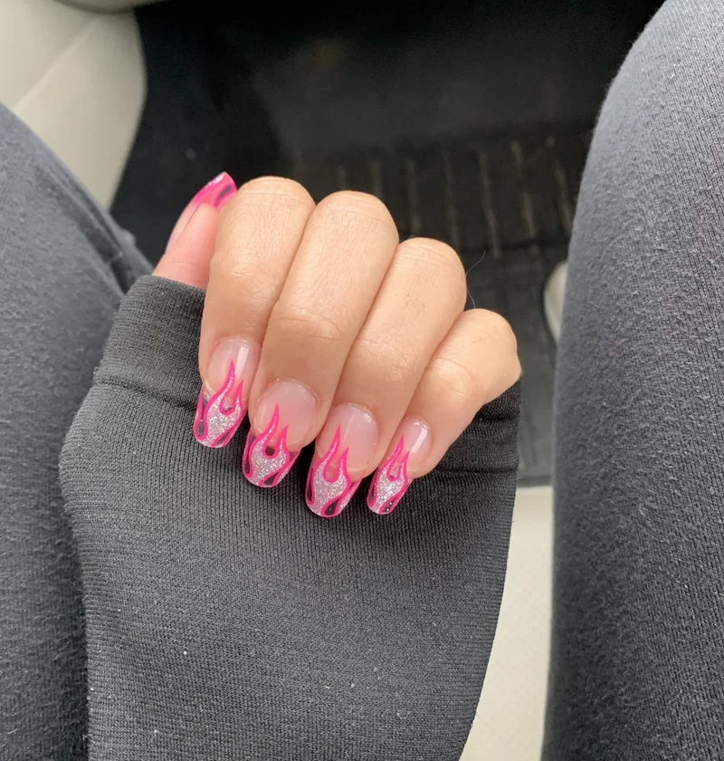 Đổi mới phong cách với nail lửa hồng cực kỳ ấn tượng