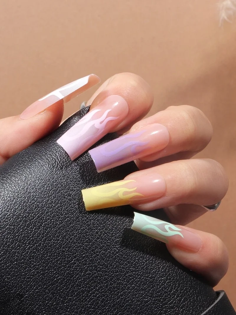 Tự tin hơn với mẫu nail lửa cực kỳ nổi bật