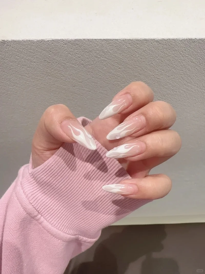 Thử ngay nail vẽ lửa cực kỳ dễ thương và tinh tế