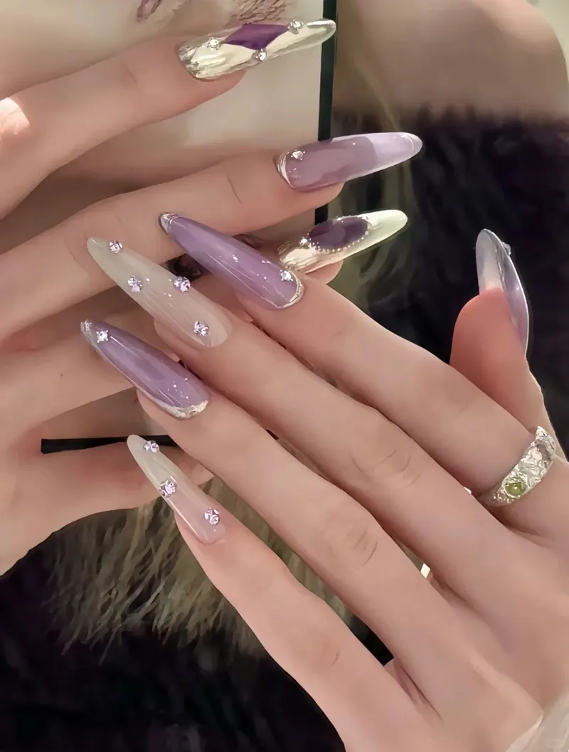 Lên sắc cho đôi tay với nail tông tím