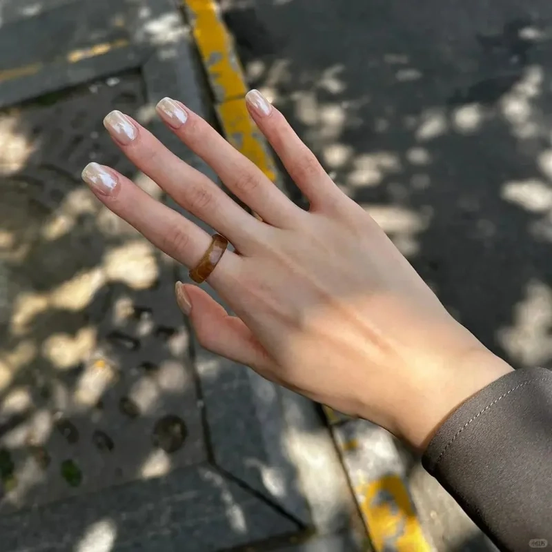 Đổi gió style với sơn nail tráng gương bắt mắt