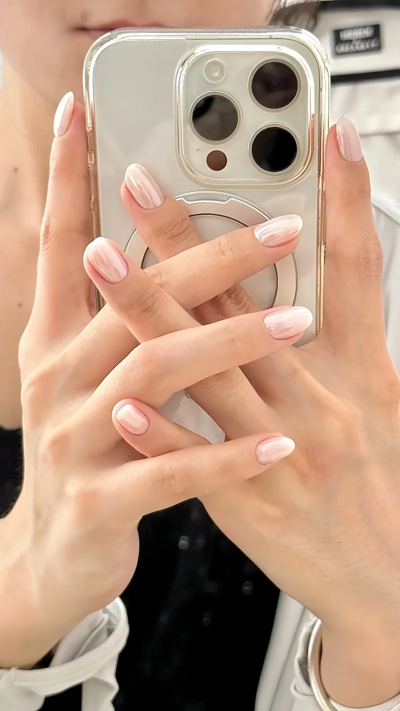 Biến hóa phong cách cùng sơn tráng gương nail