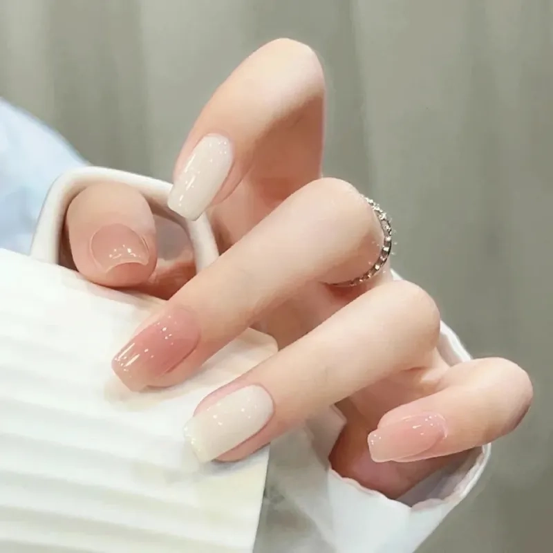 Với móng trơn đẹp, bạn sẽ luôn nổi bật trong mọi khoảnh khắc