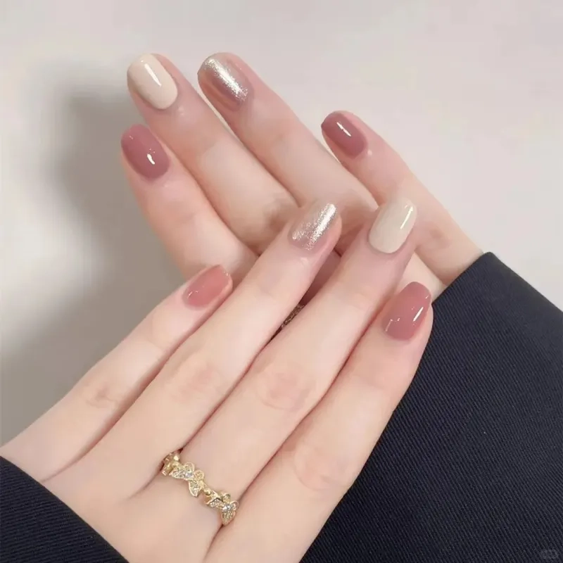 Có ngay mẫu nail sơn trơn giúp bạn dễ dàng phối đồ và nổi bật
